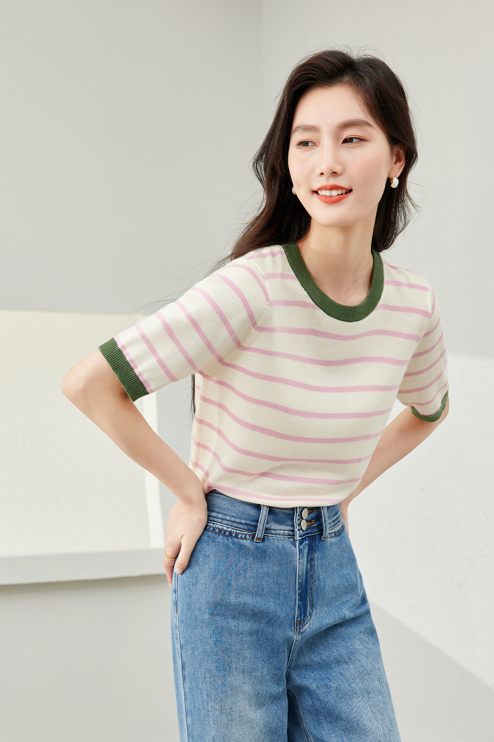 Fashionable Contrast Color Sweater