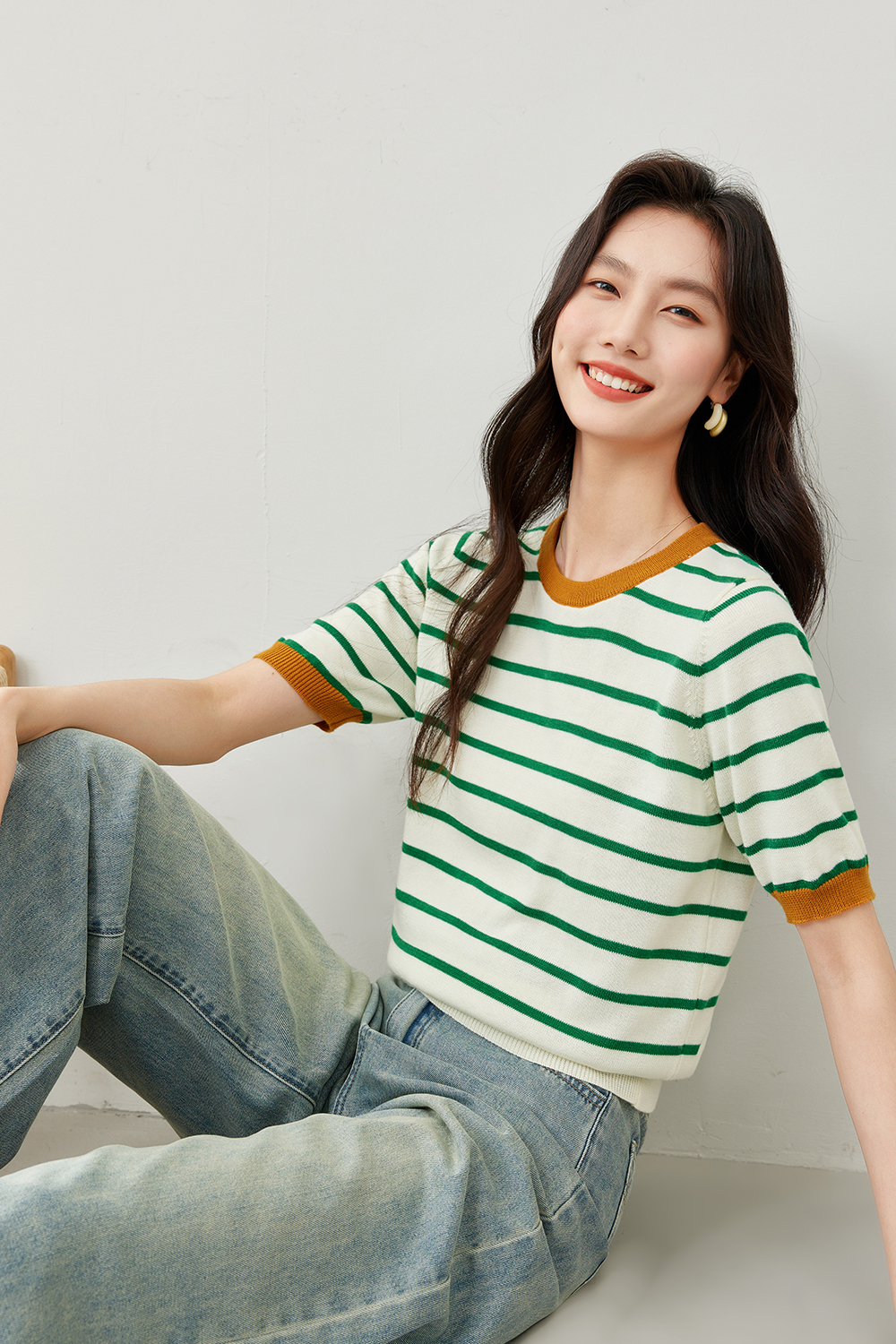 Fashionable Contrast Color Sweater
