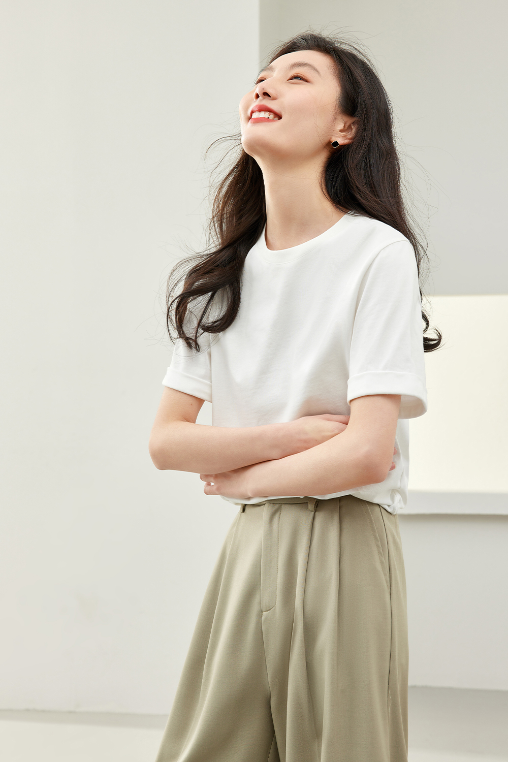 Simple Commuter Round Neck T-Shirt