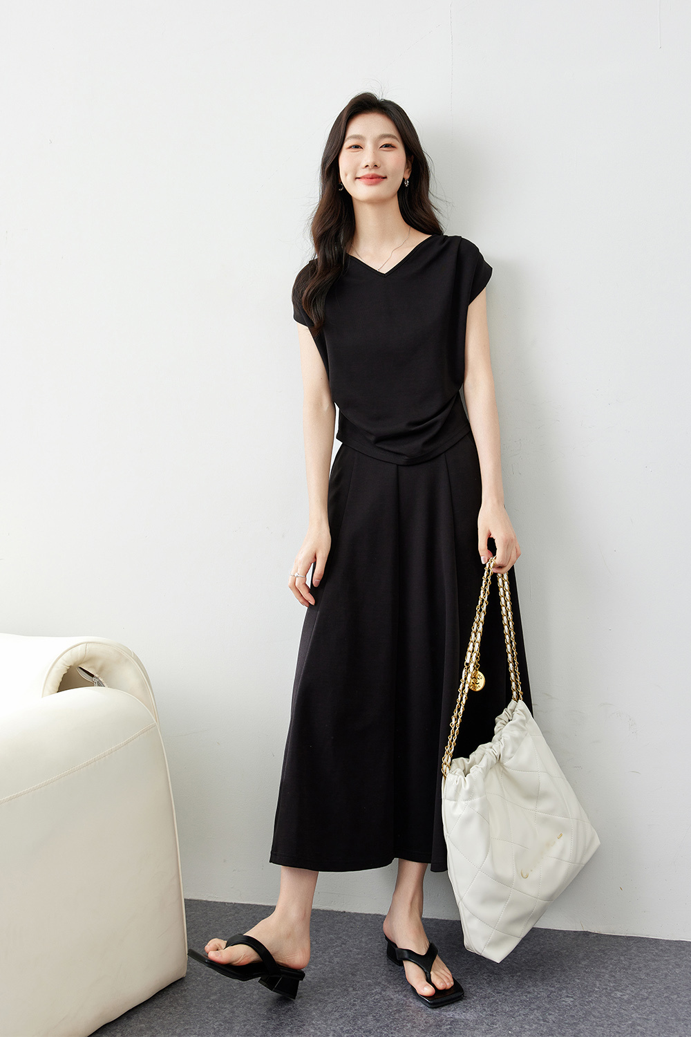 Light T-Shirt And Half Skirt Suit