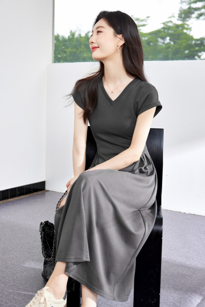 Temperament And High-End Dress
