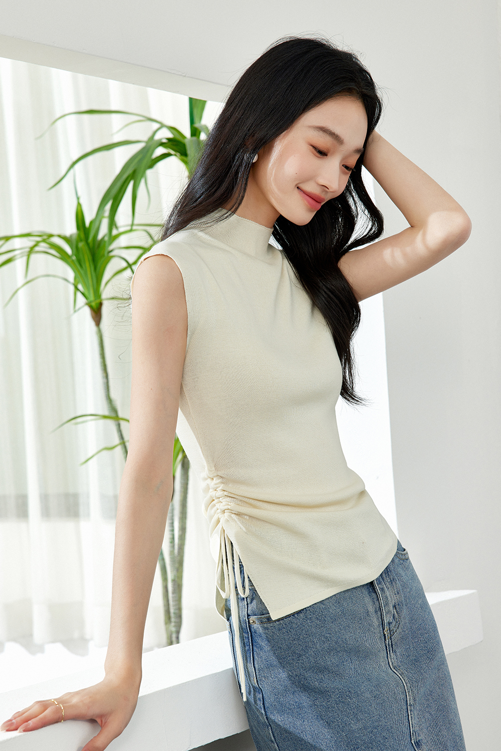 Half Turtleneck Sleeveless Solid Color Sweater
