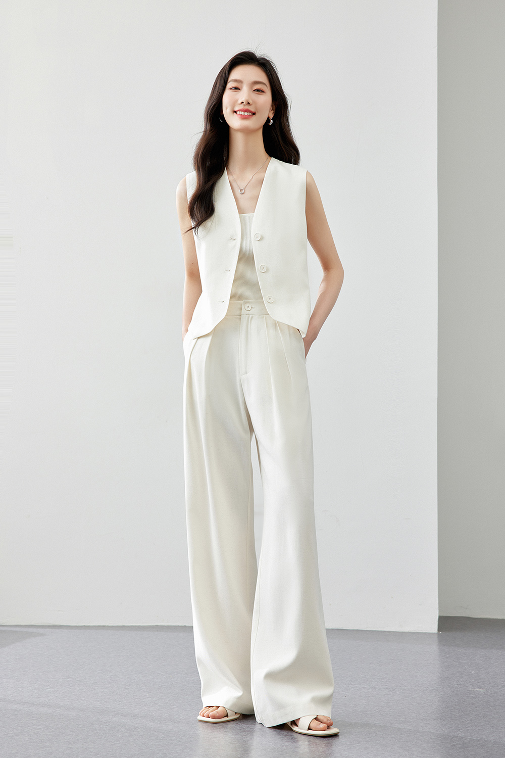 Sleeveless business commuting two-piece set