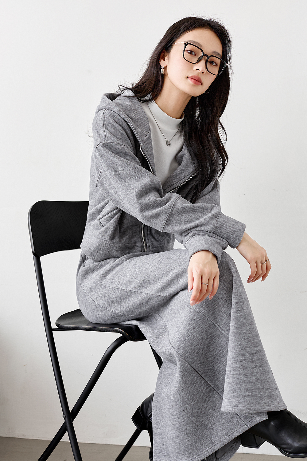 Fashionable loose hooded suit