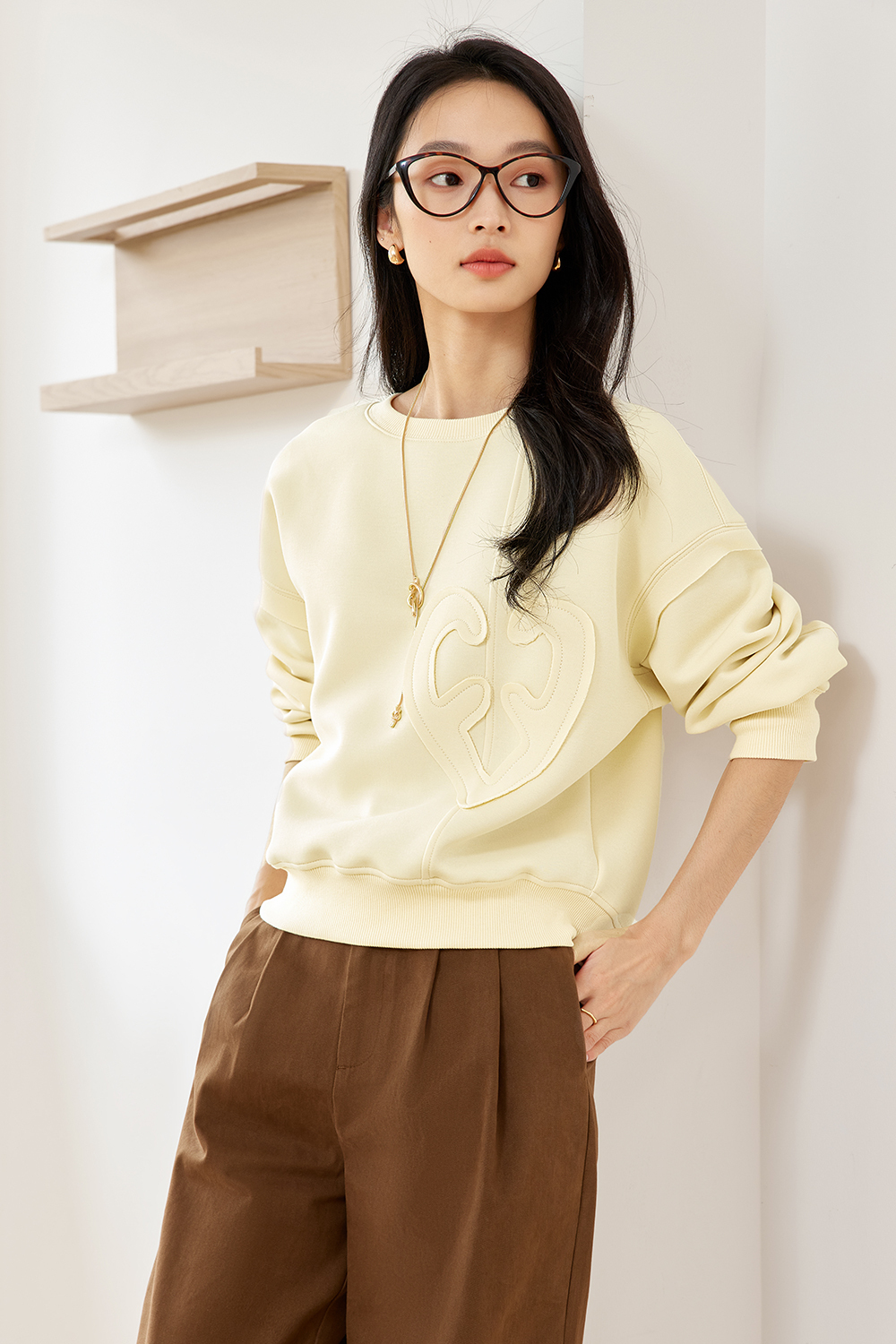 Heart Patch Embroidery Sweatshirt