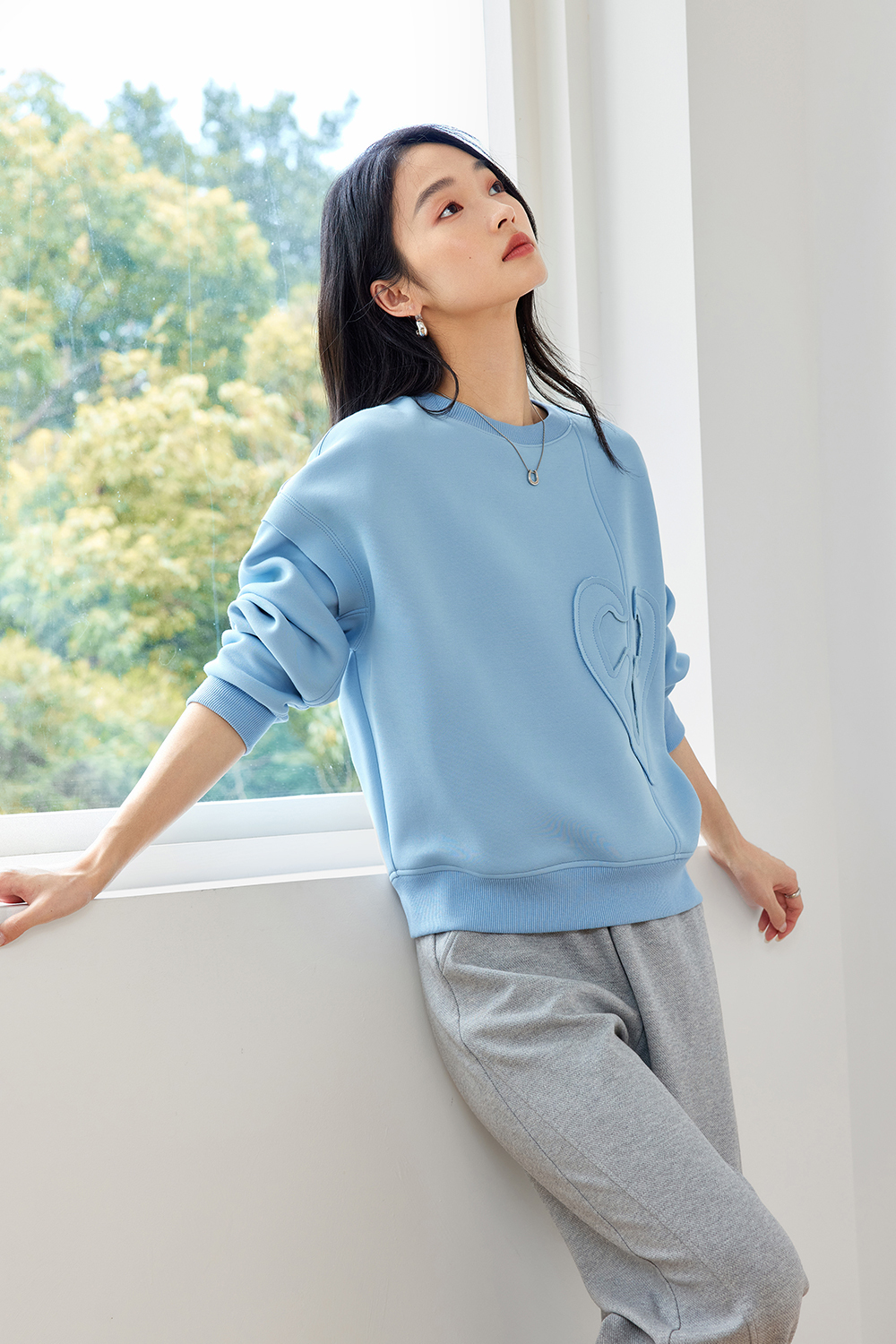 Heart Patch Embroidery Sweatshirt