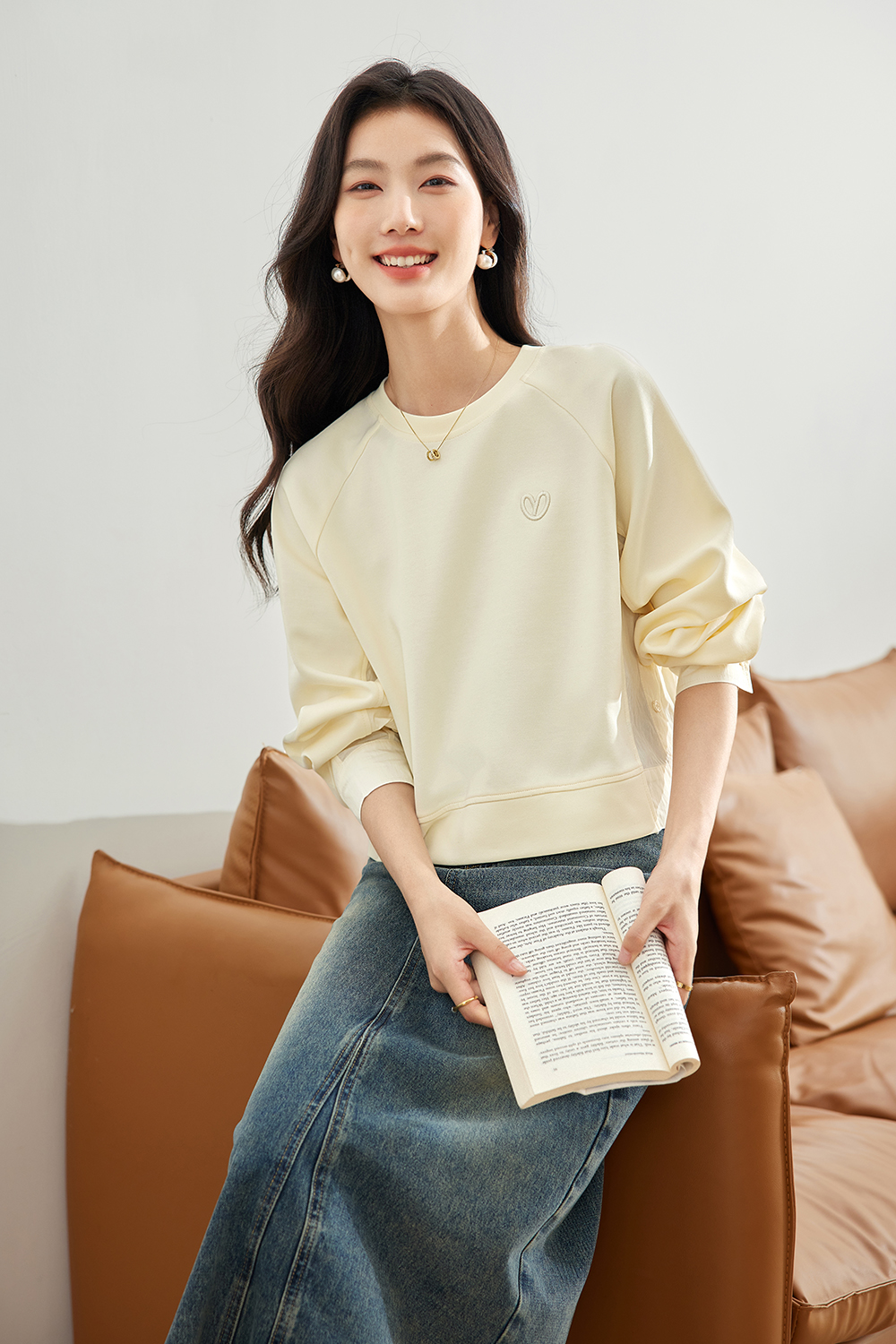 Simple Heart-Shaped Embroidered Sweatshirt-VIMLYSTORE