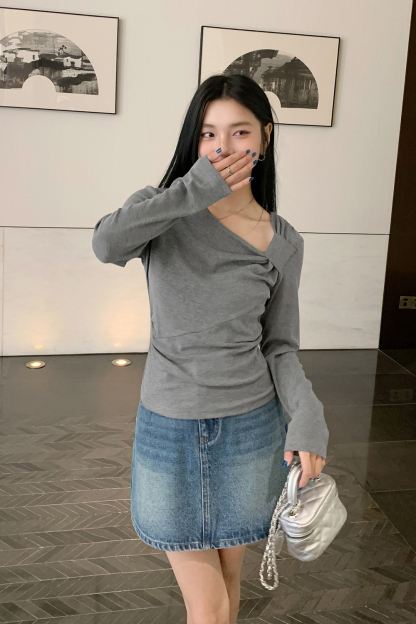 Simple Knotted Long-Sleeved T-Shirt