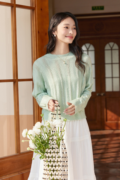 Small Hollow-out Knitwear