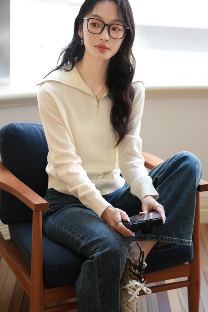 Simple Zippered Knitwear