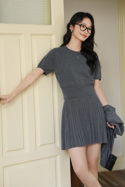 Low-Key Grey Knitted Three-Piece Suit