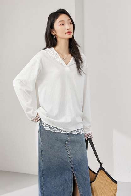 Lace-Decorated Hooded T-Shirt