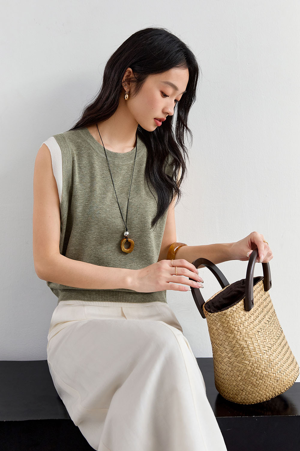 Round Neck Sleeveless Loose Knit Sweater