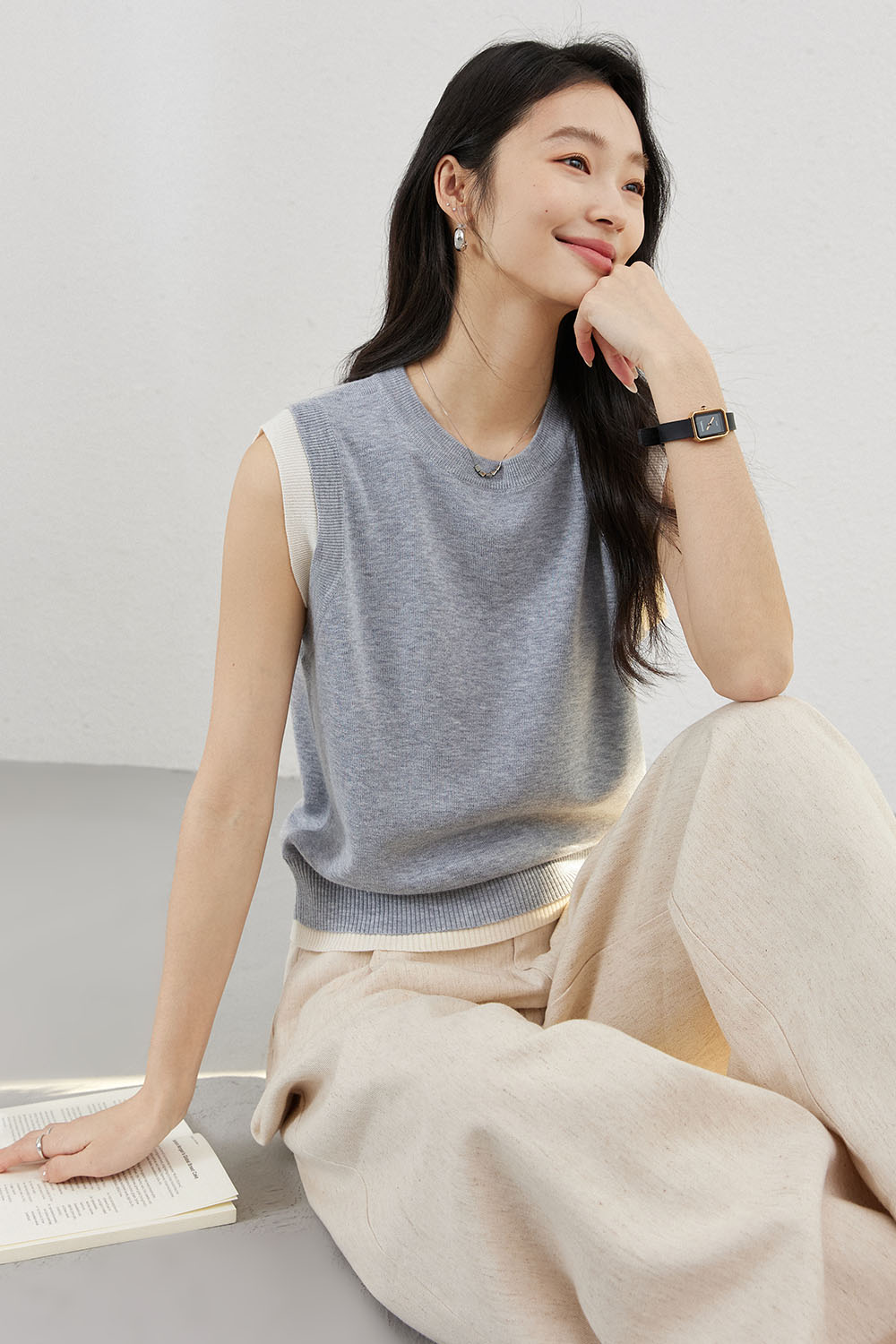 Round Neck Sleeveless Loose Knit Sweater