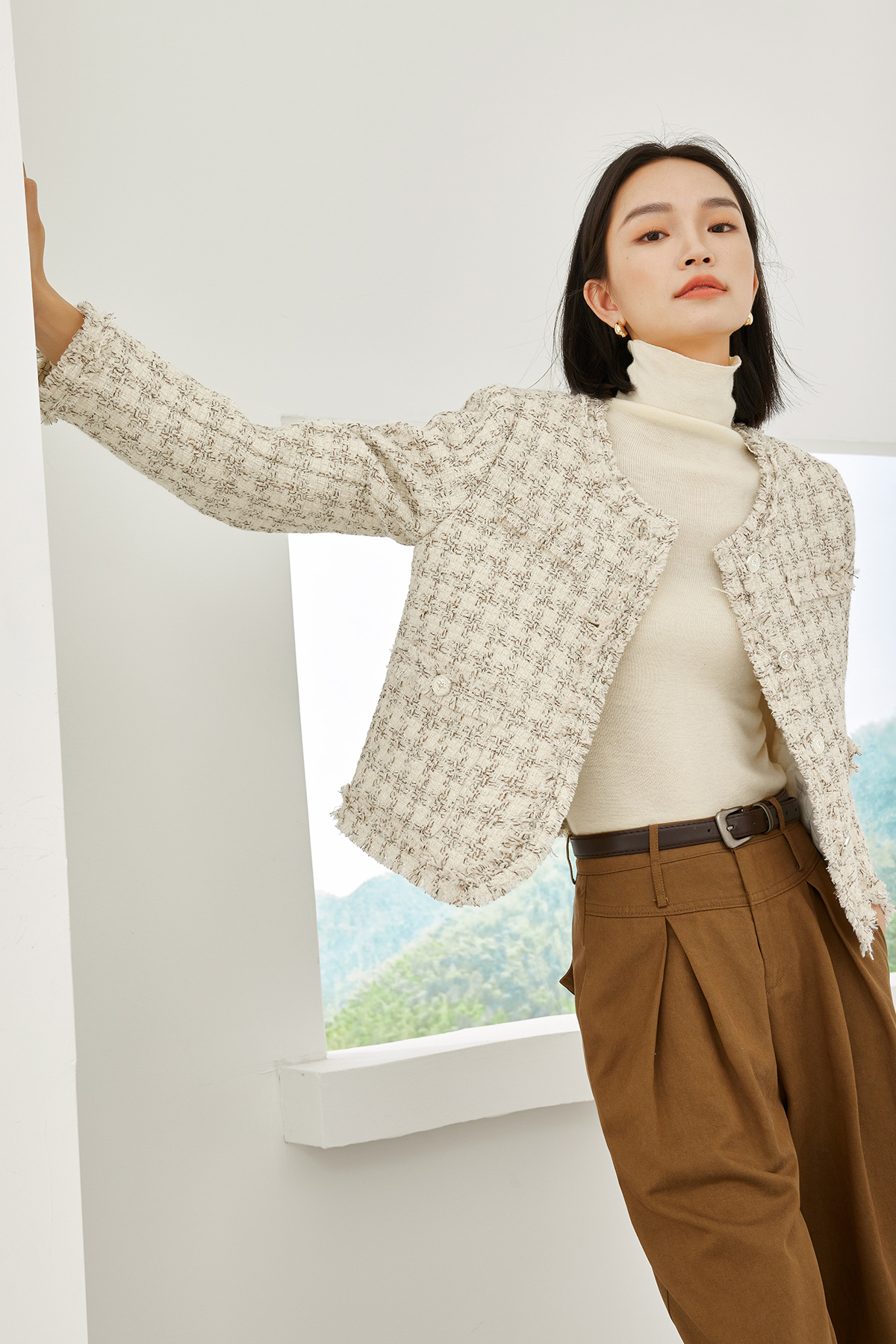 Tassel-Trimmed Round Neck Short Jacket