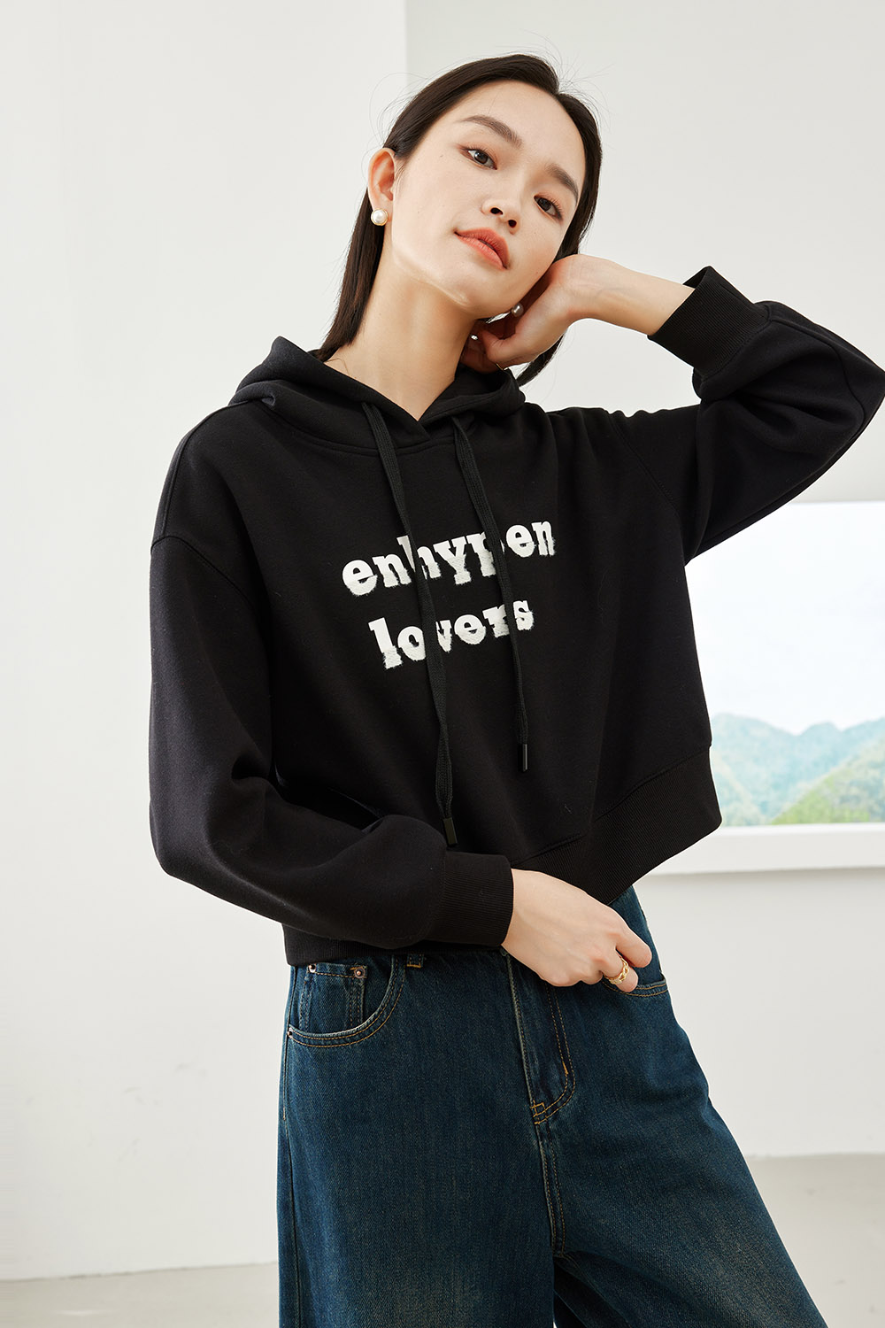 Short Hooded Sweatshirt