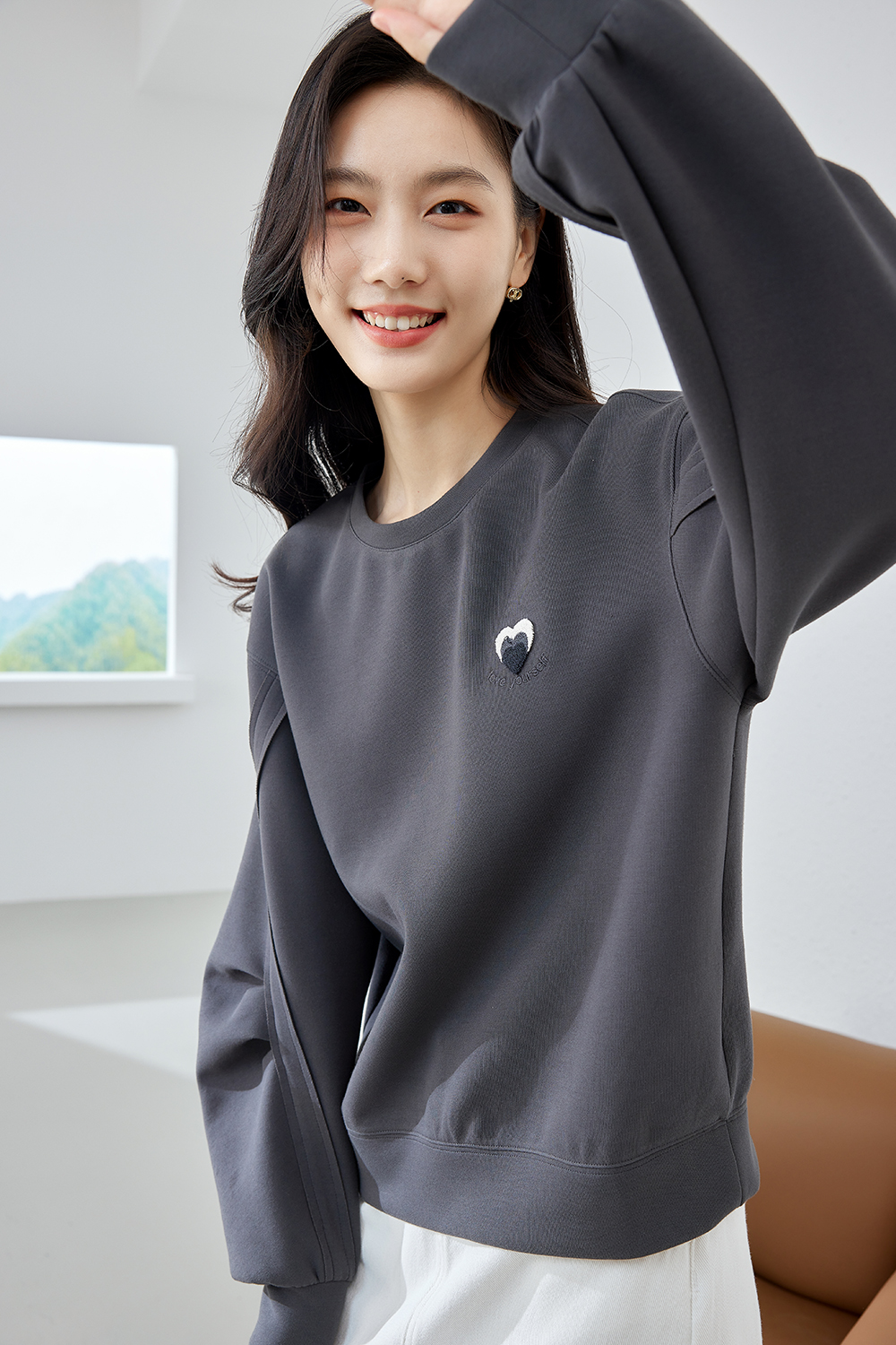 Unique embroidered round neck tops-VIMLYSTORE