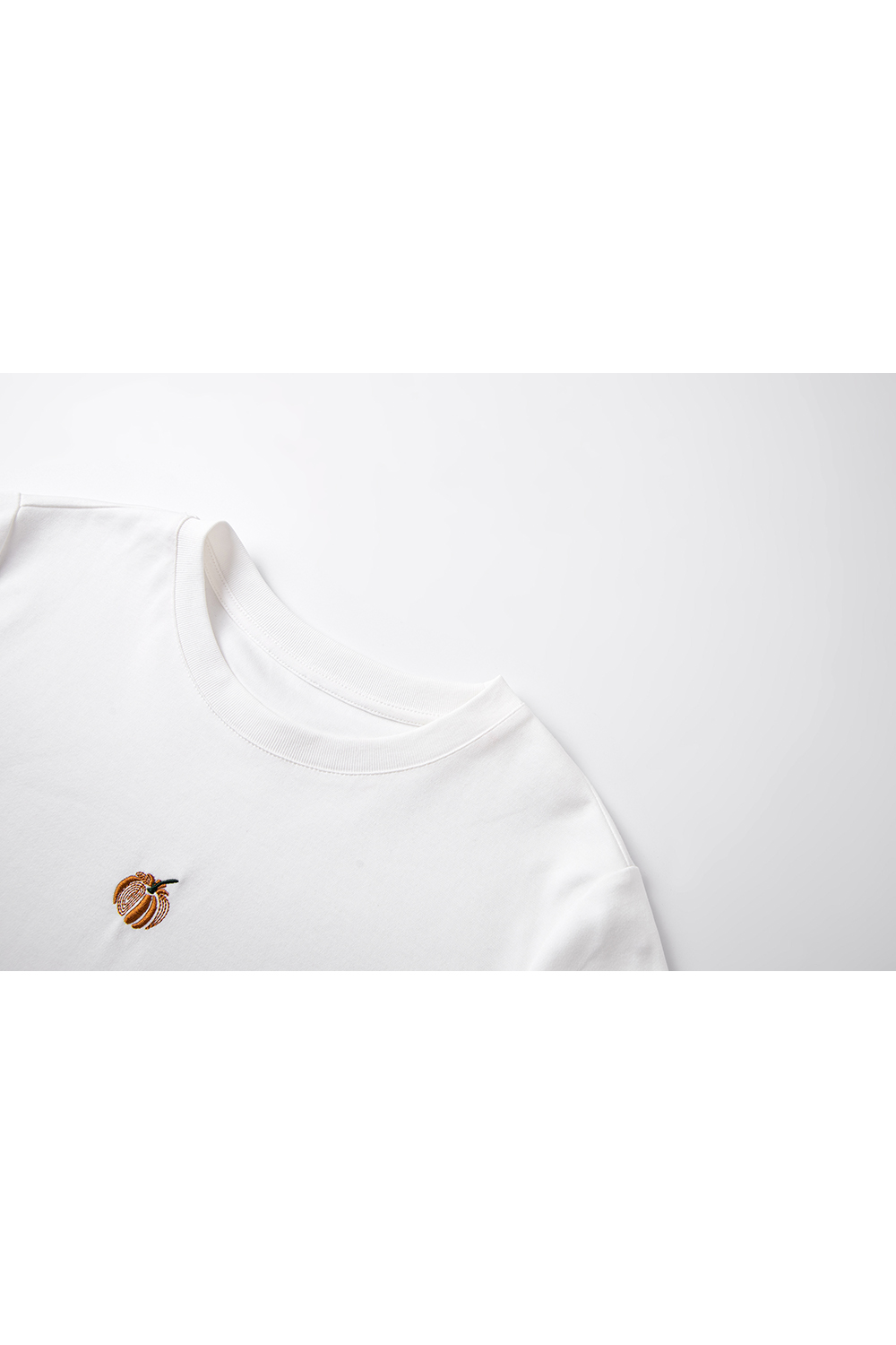 Pumpkin-Embroidered Layering Crewneck-VIMLYSTORE
