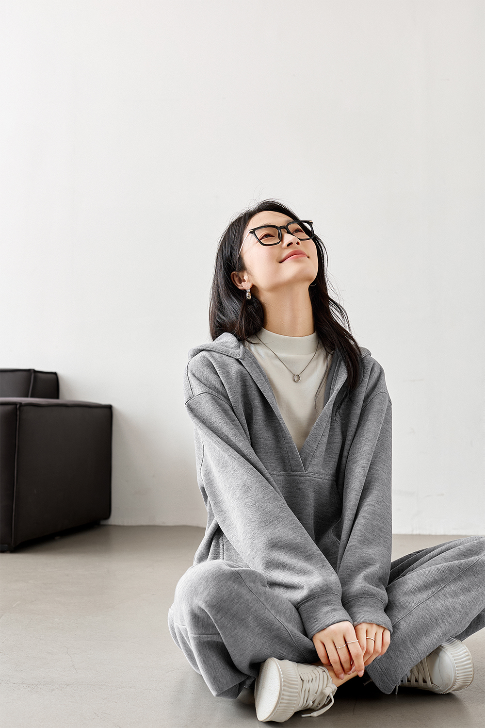 Fashionable casual V-neck suit
