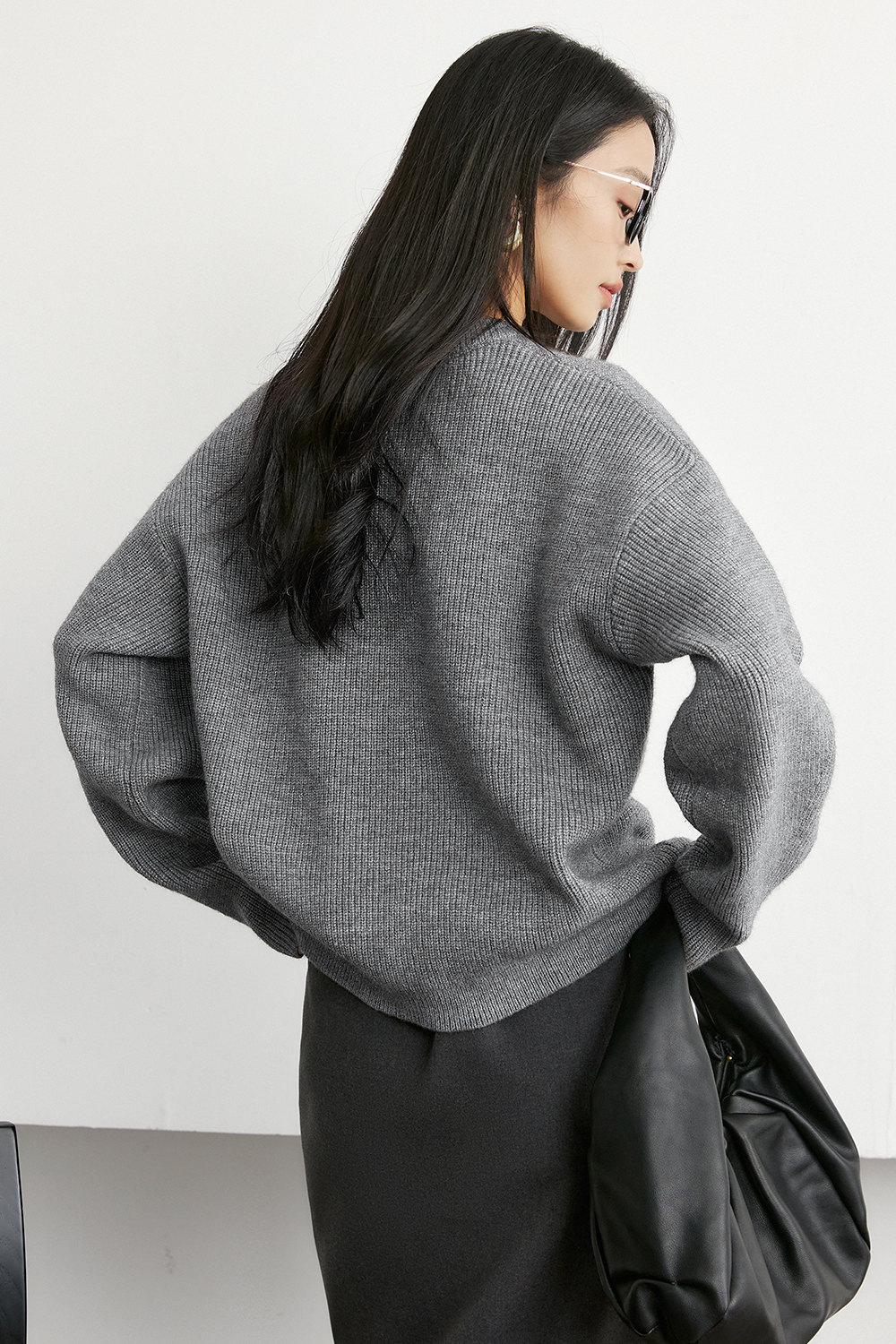Minimalist gray round neck knitted sweater-VIMLYSTORE