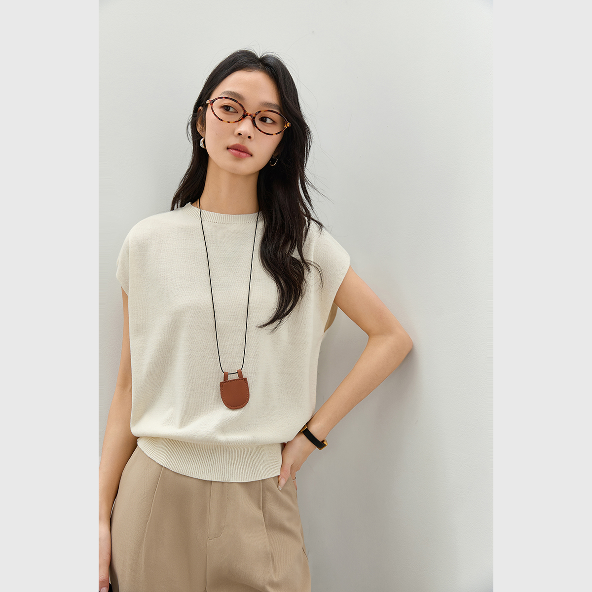 Sleeveless Round Neck Sweater