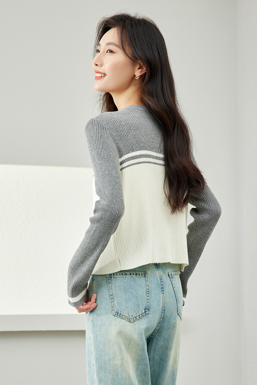 Contrast Round Neck Knitted Cardigan