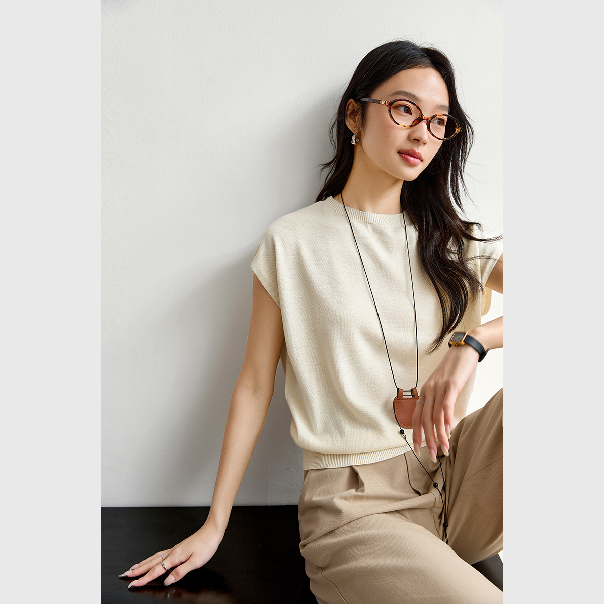Sleeveless Round Neck Sweater