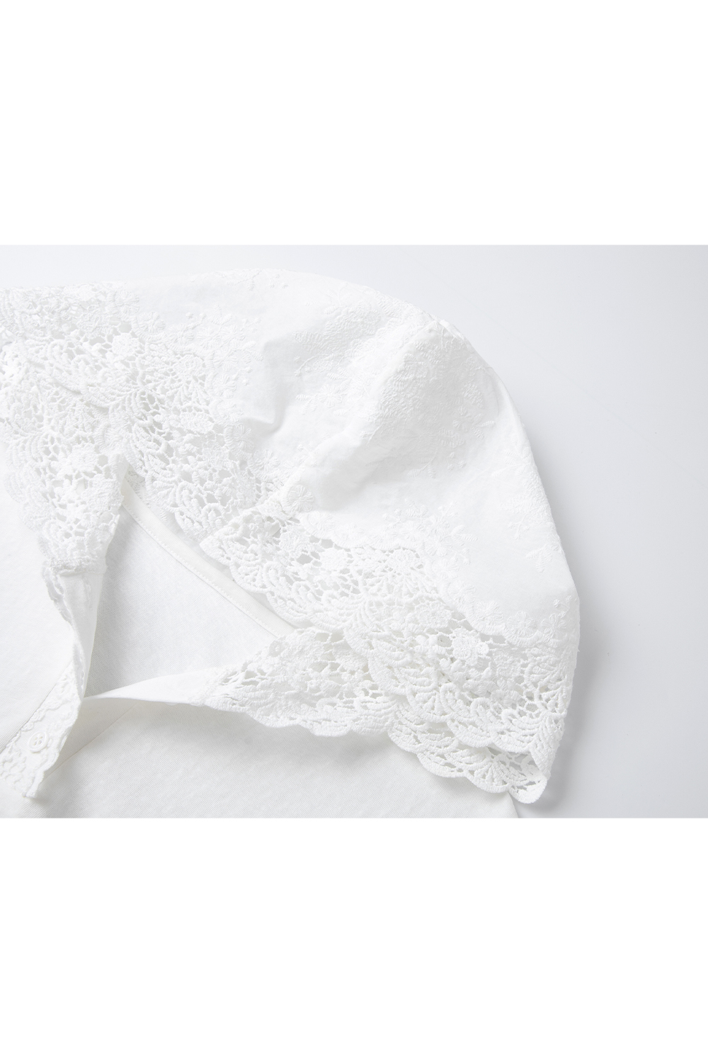 Lace-Decorated Hooded T-Shirt