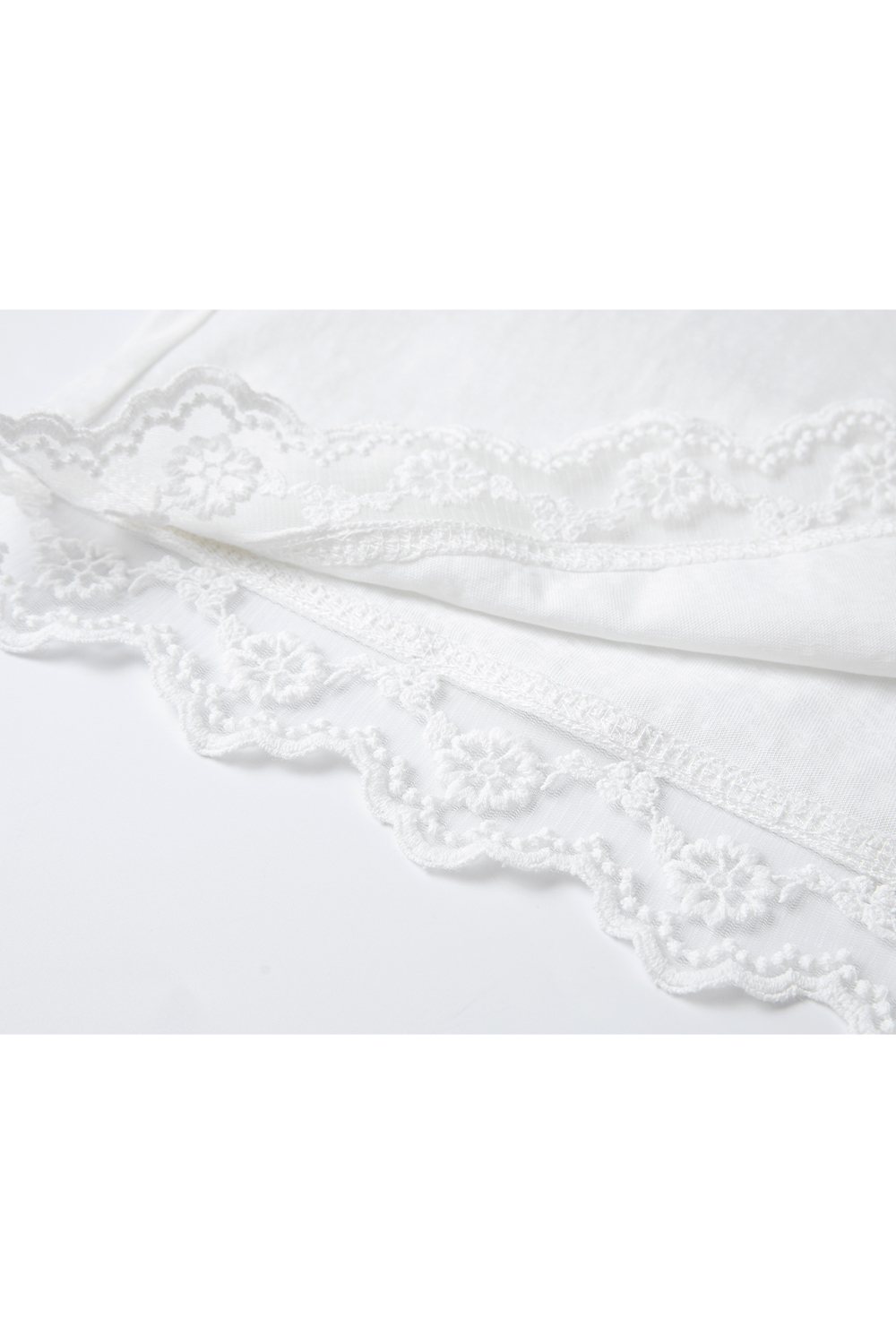 Lace-Decorated Hooded T-Shirt