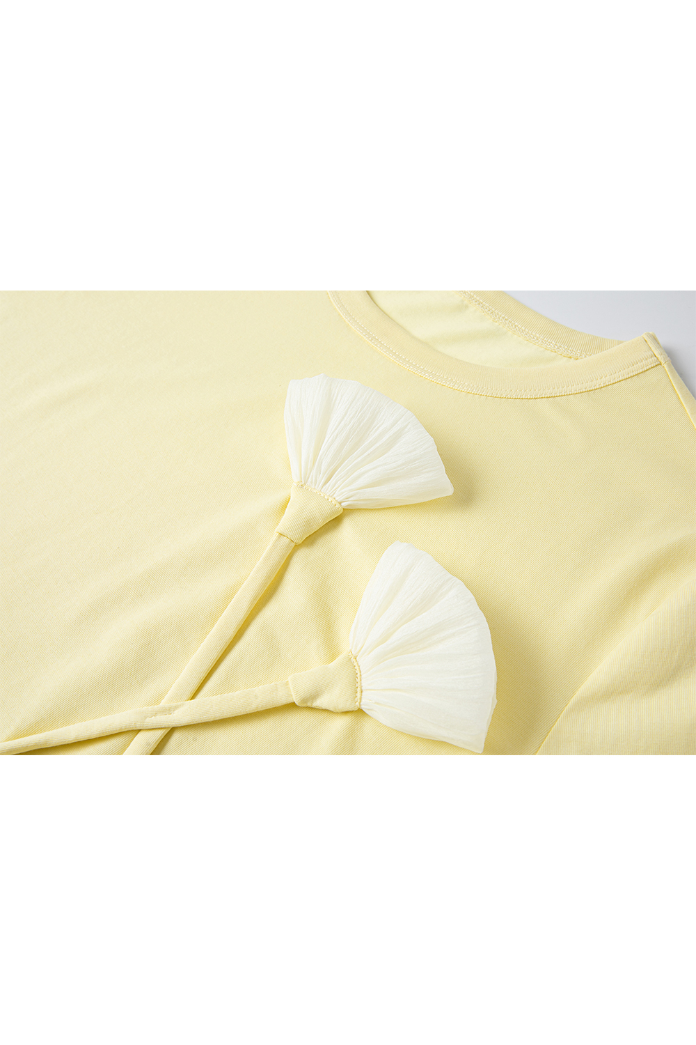 Three-Dimensional Handmade Flower-Decorated T-Shirt