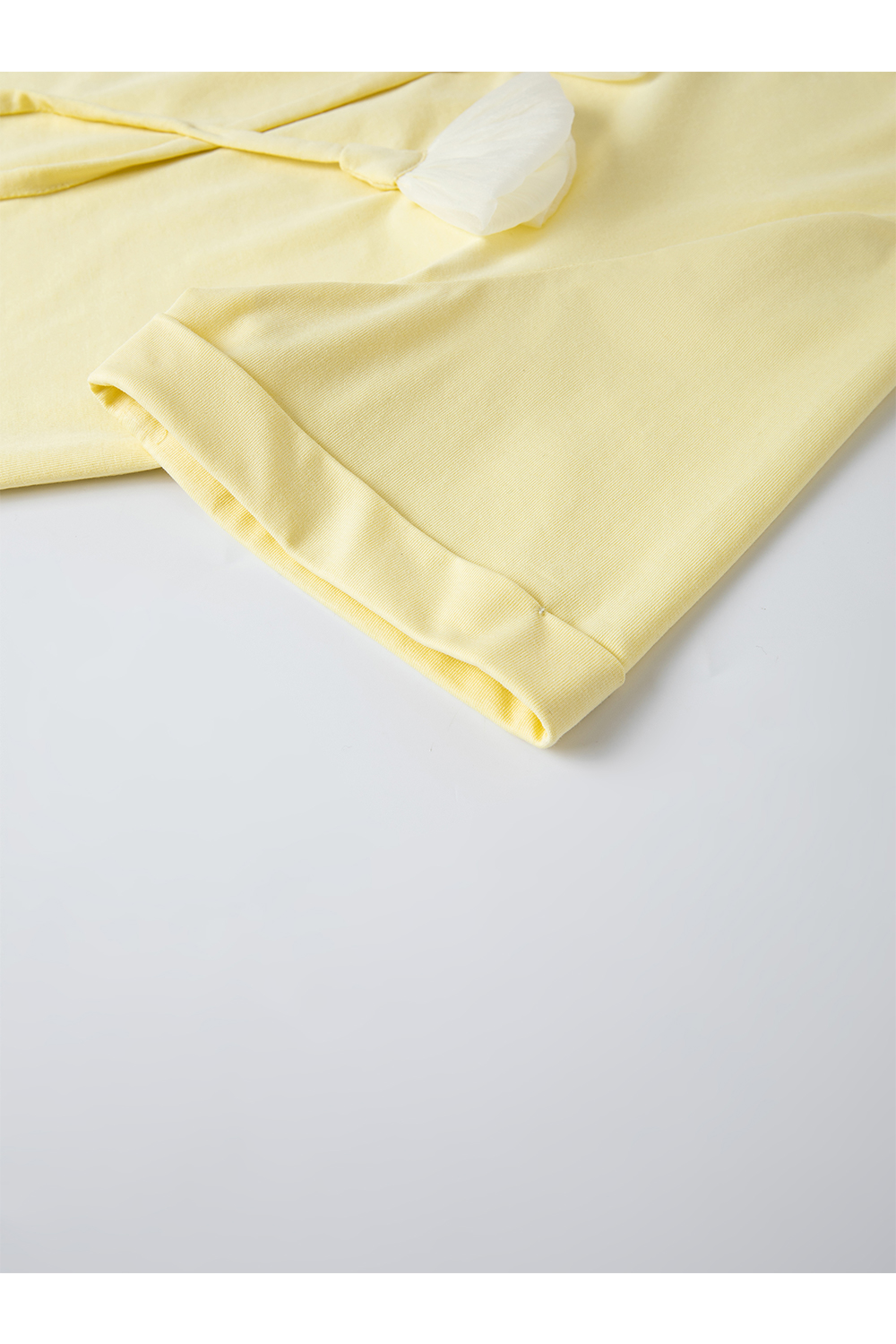 Three-Dimensional Handmade Flower-Decorated T-Shirt