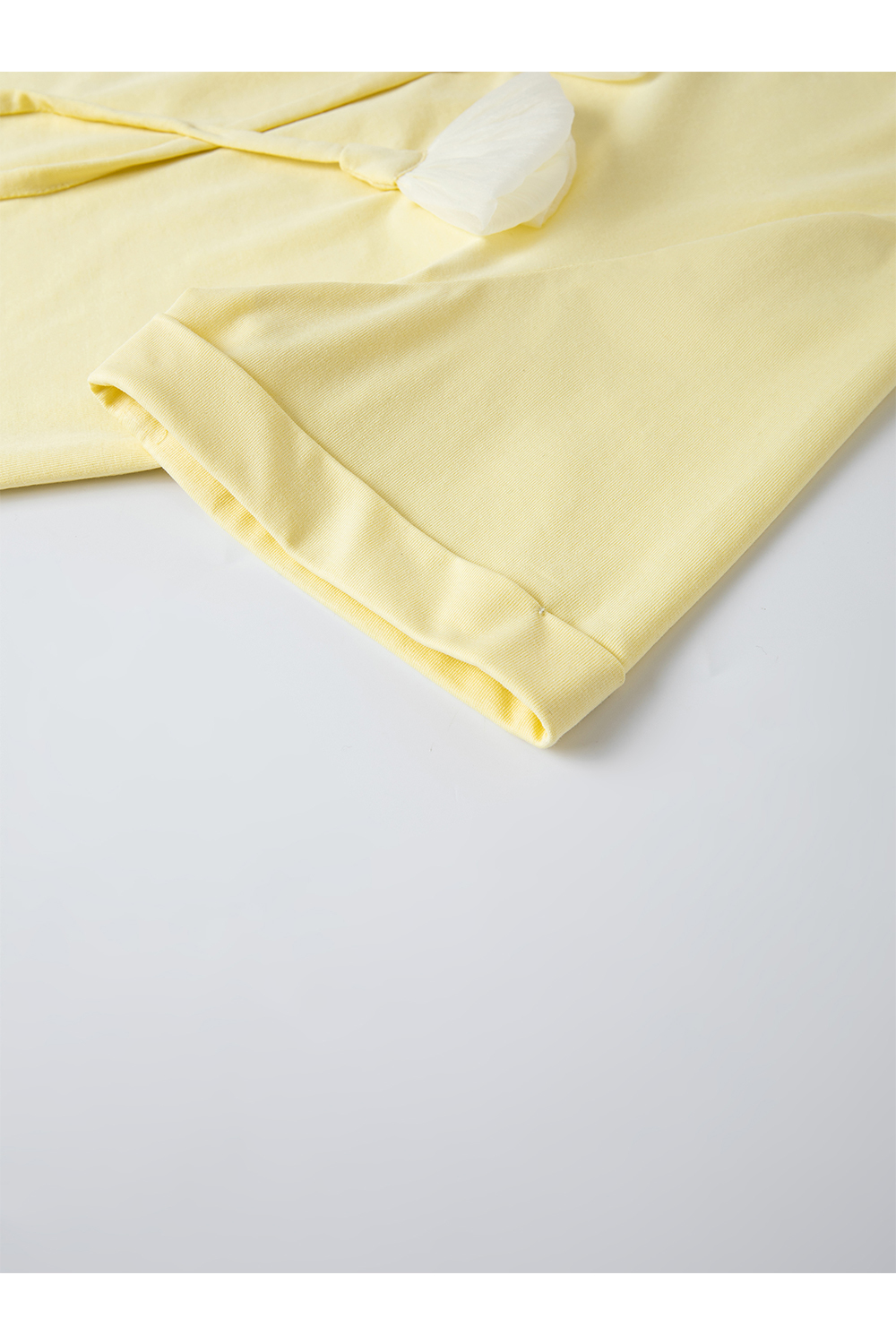 Three-Dimensional Handmade Flower-Decorated T-Shirt