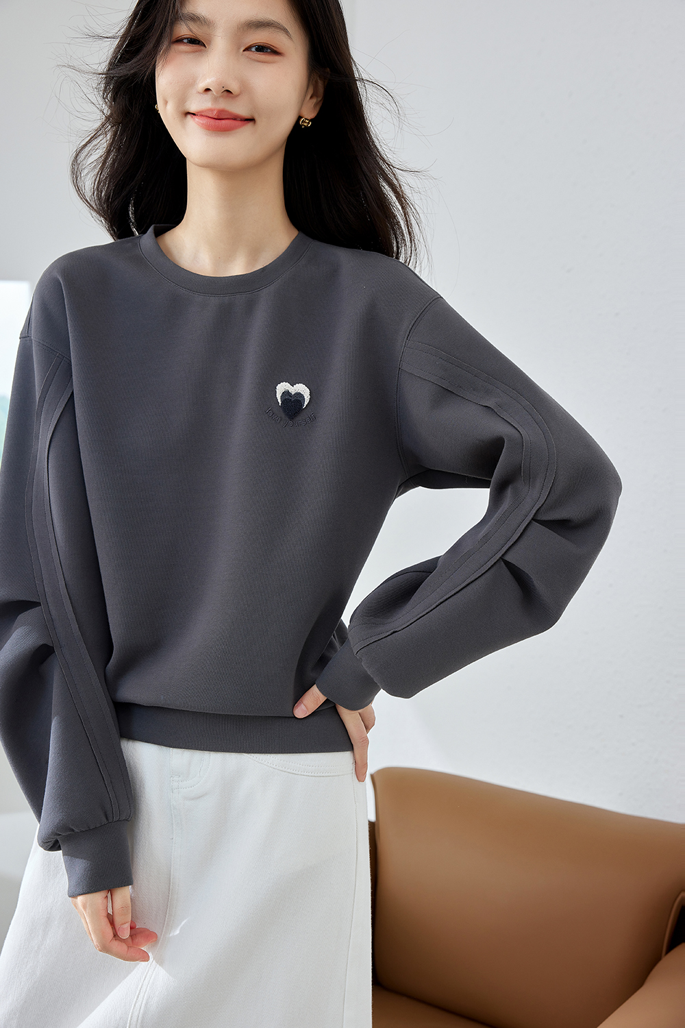 Unique embroidered round neck tops-VIMLYSTORE