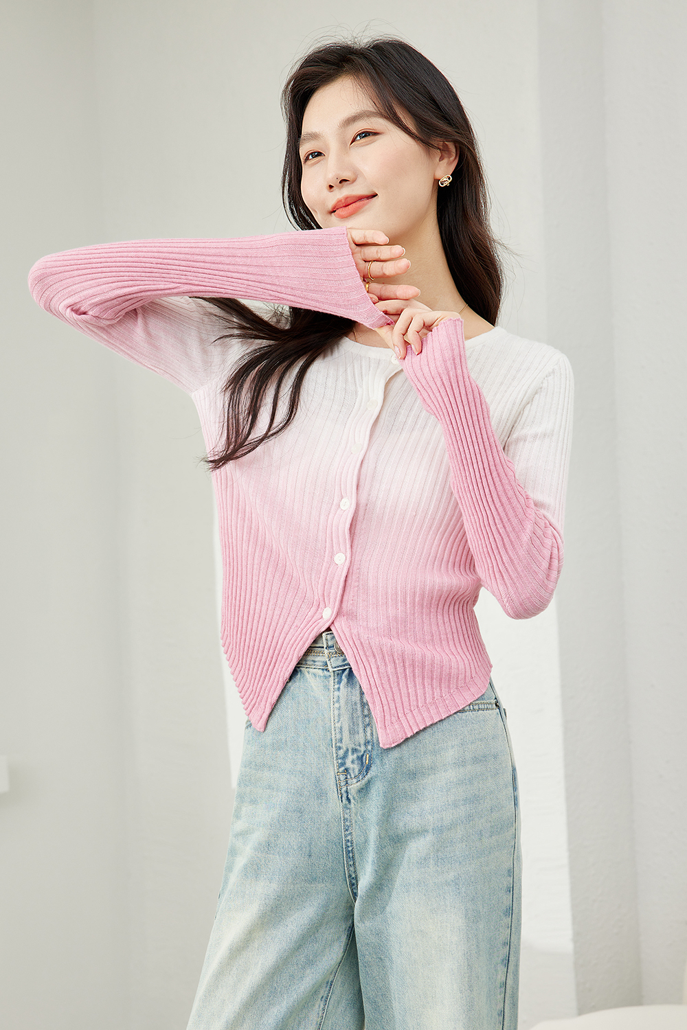 Round Neck Gradient Knit Cardigan