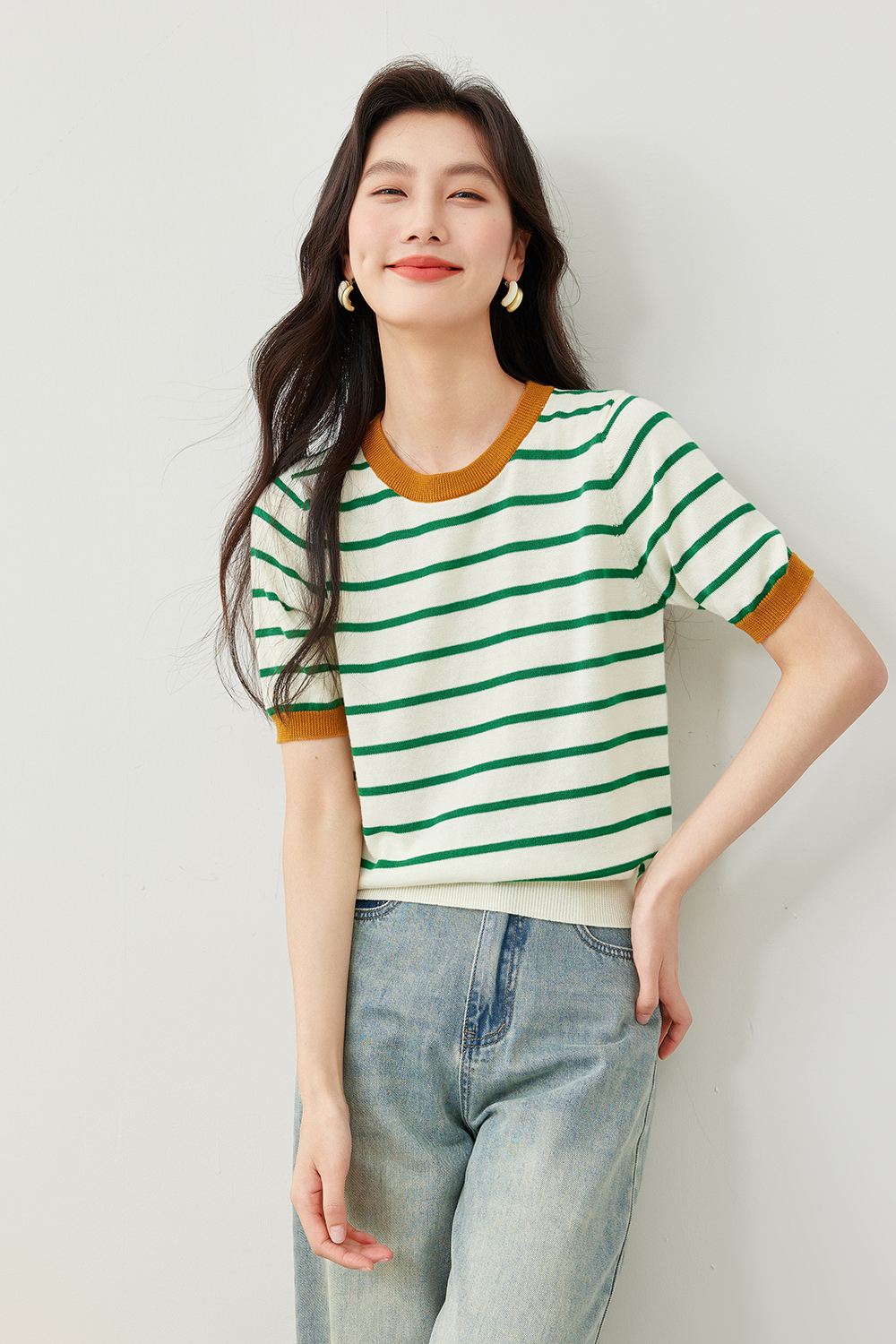 Fashionable Contrast Color Sweater