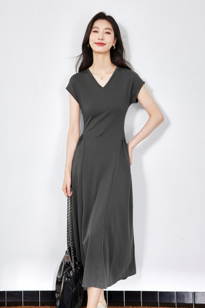 Temperament And High-End Dress