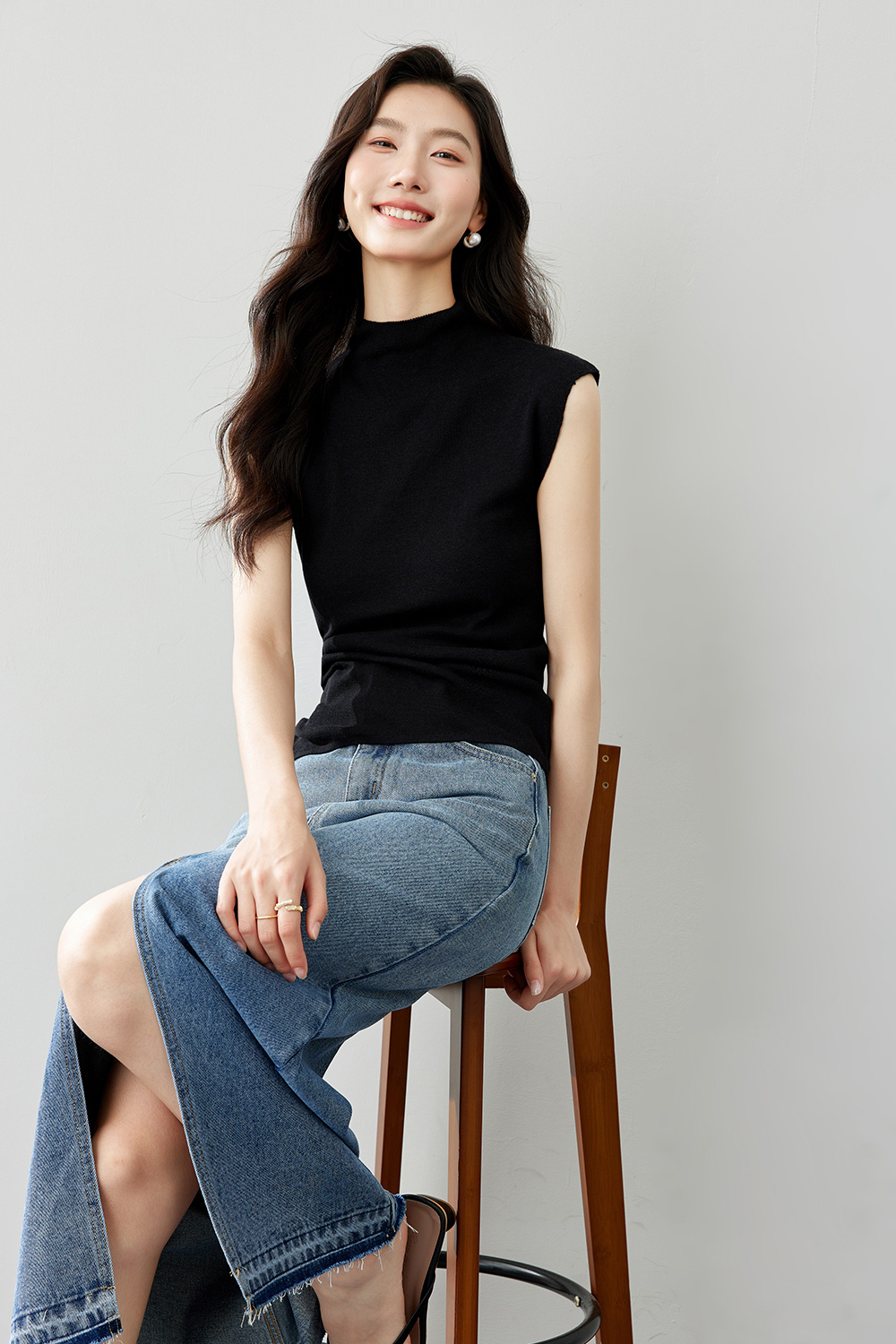 Half Turtleneck Sleeveless Solid Color Sweater