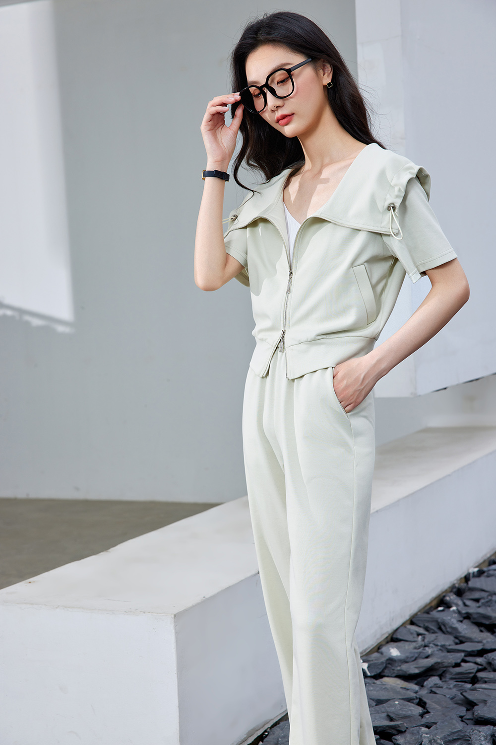 Fashionable Navy Collar Suit