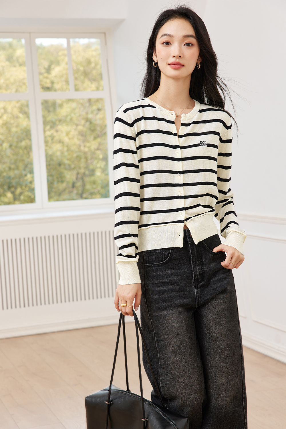 Soft And Waxy Embroidered Knitted Cardigan-VIMLYSTORE