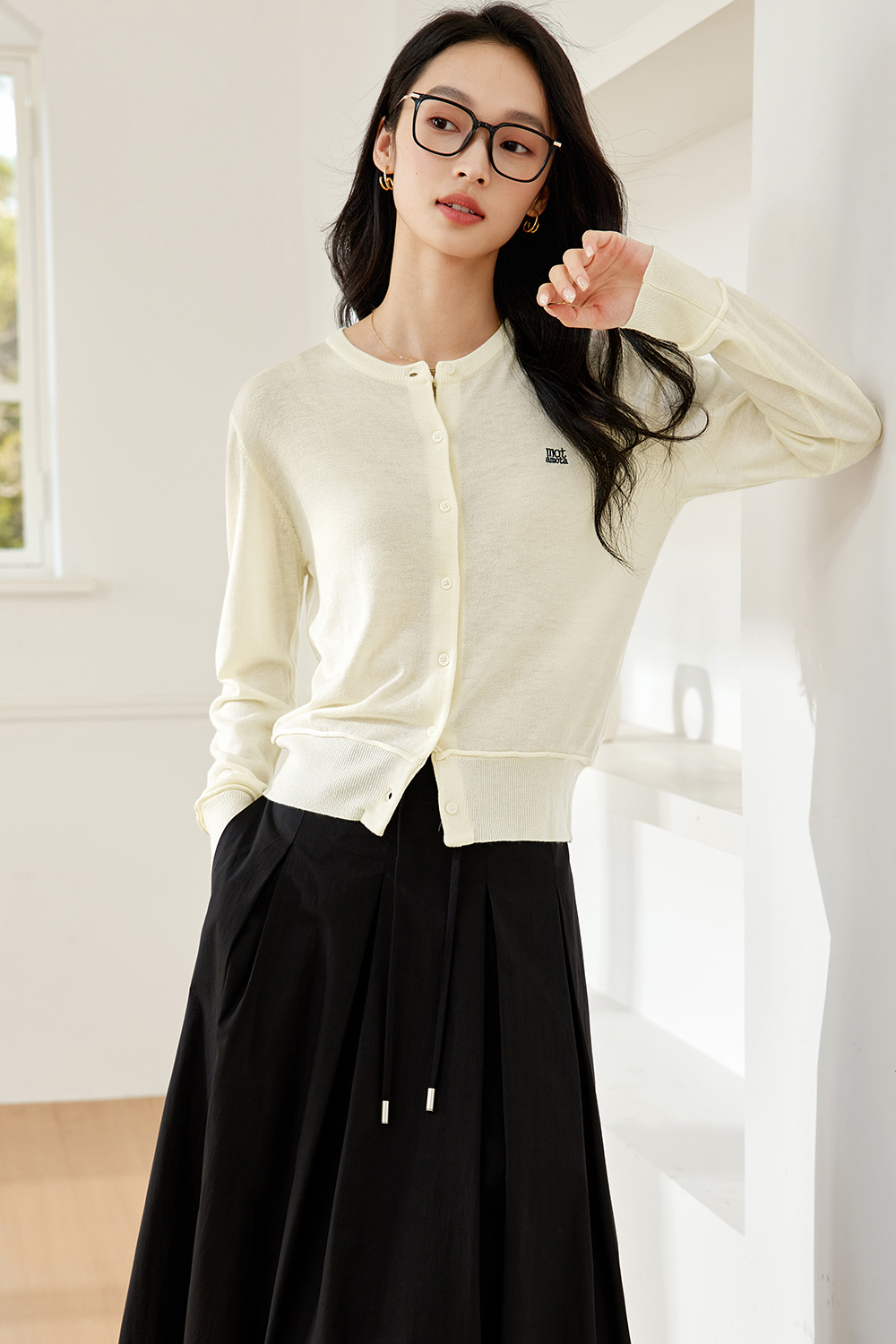 Soft And Waxy Embroidered Knitted Cardigan-VIMLYSTORE