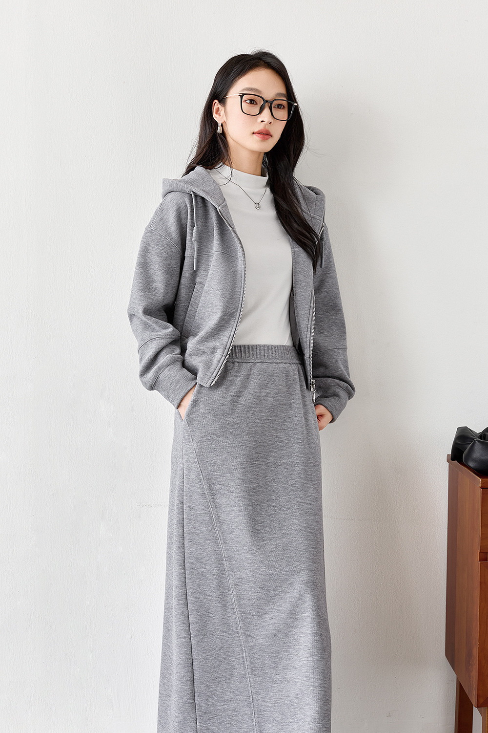 Fashionable loose hooded suit