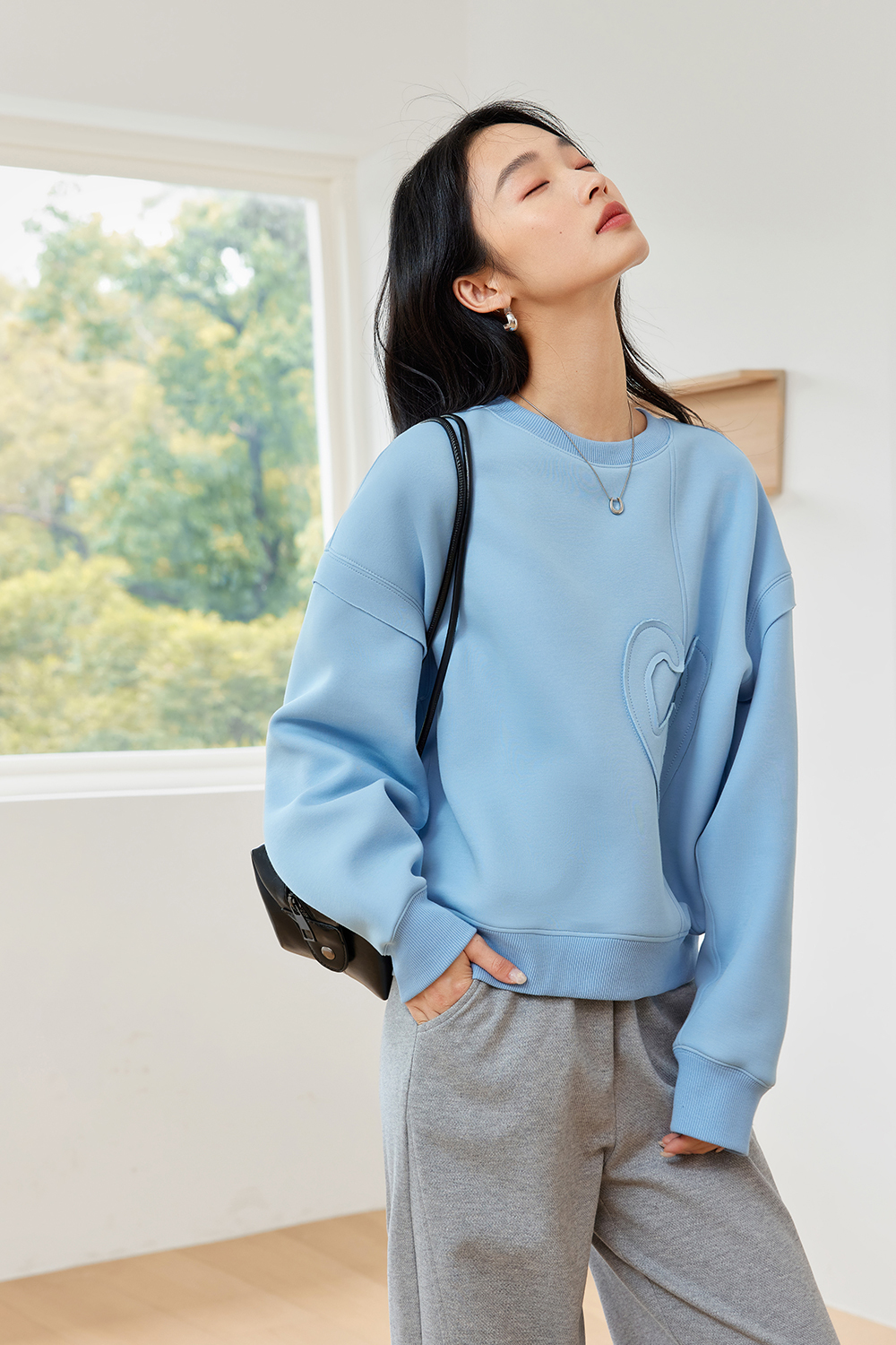 Heart Patch Embroidery Sweatshirt
