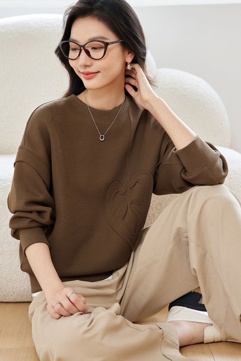 Heart Patch Embroidery Sweatshirt