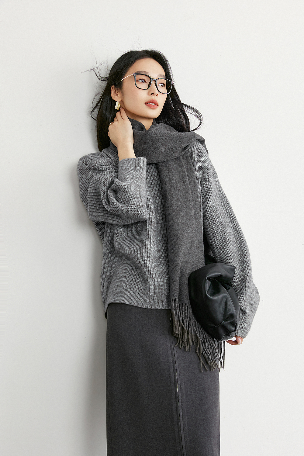 Minimalist gray round neck knitted sweater-VIMLYSTORE