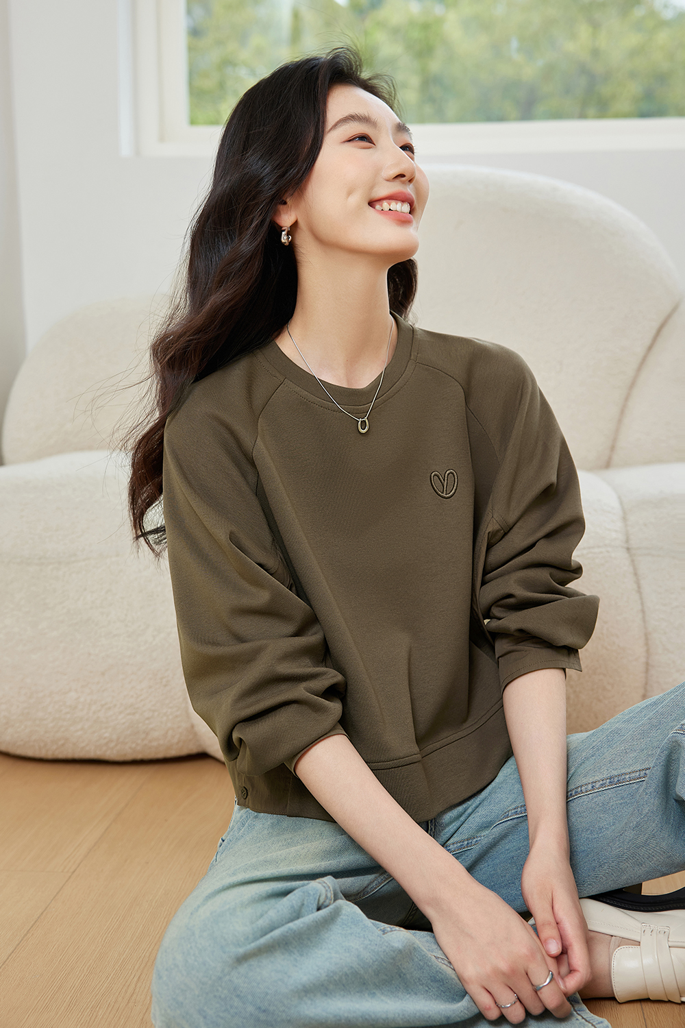 Simple Heart-Shaped Embroidered Sweatshirt-VIMLYSTORE