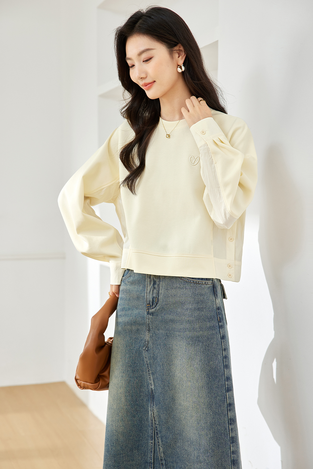 Simple Heart-Shaped Embroidered Sweatshirt-VIMLYSTORE