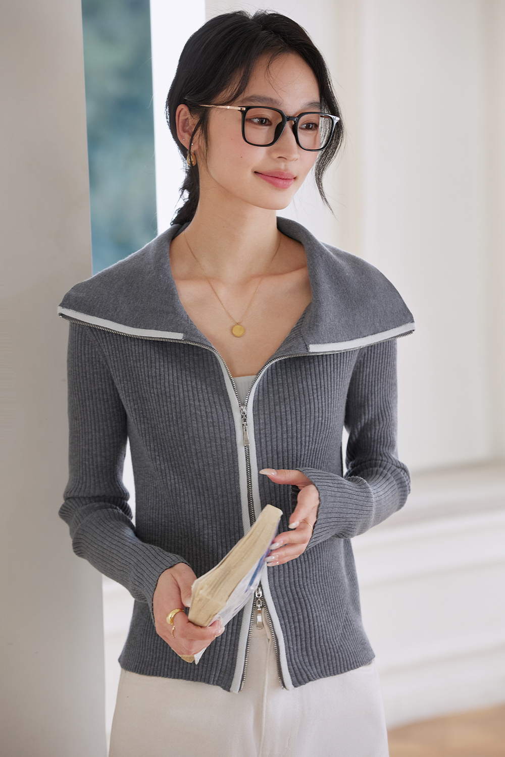 Minimal Contrast Color Knit Cardigan