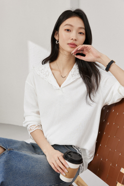 Lace-Decorated Hooded T-Shirt