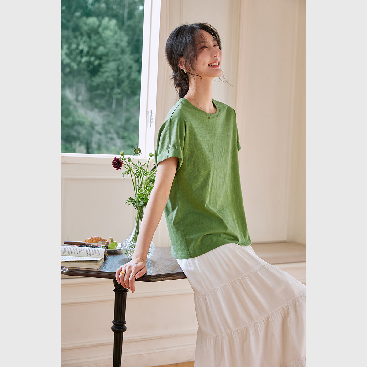 Round Neck Solid Color T-Shirt