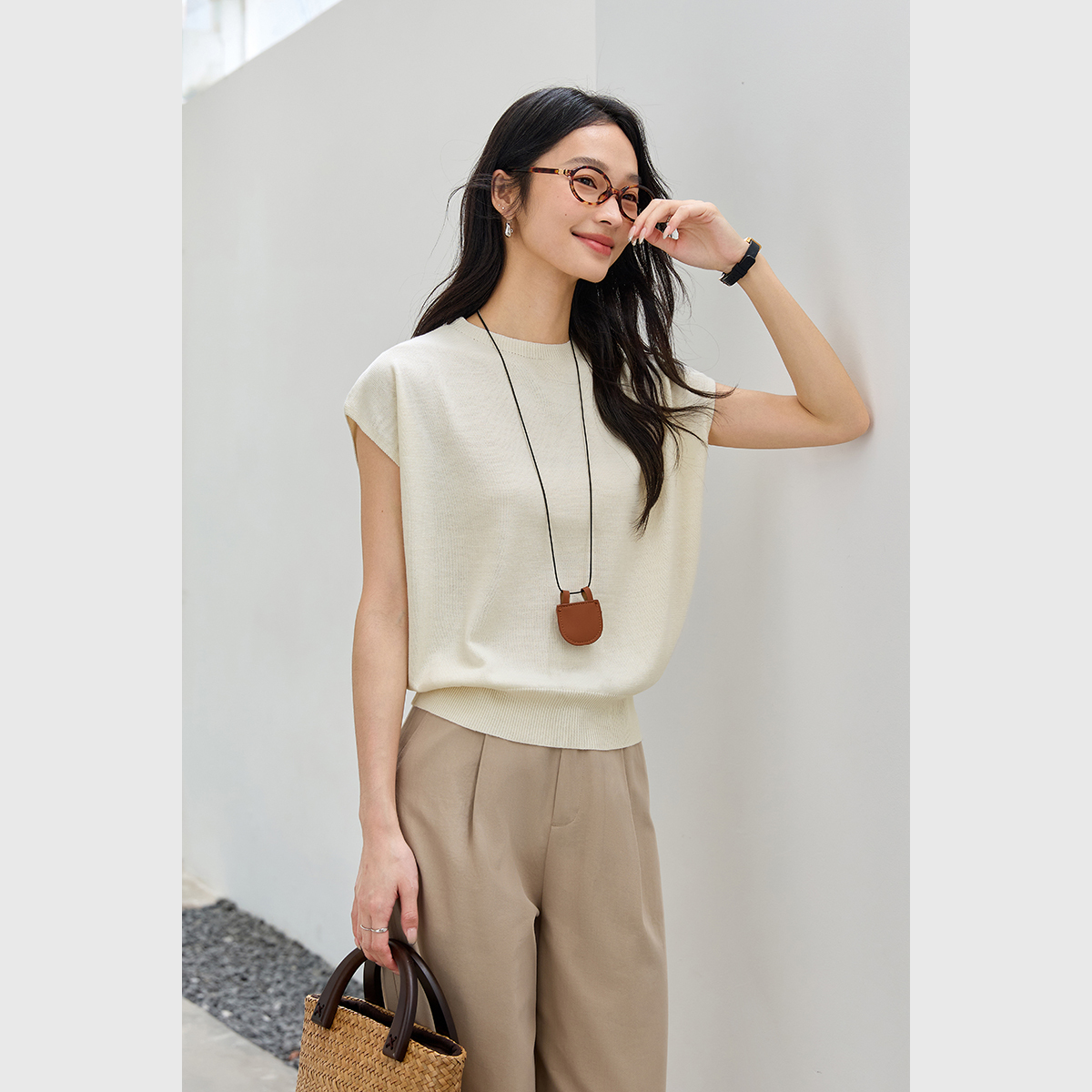 Sleeveless Round Neck Sweater